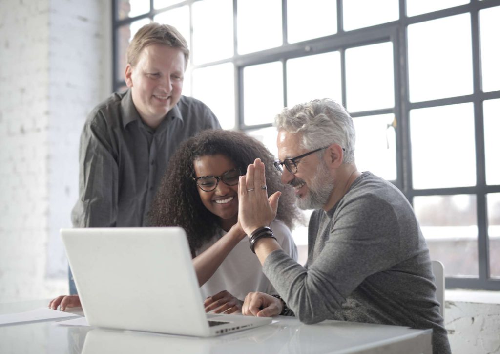 Data dan Insight Setelah Penggunaan Sistem HRIS